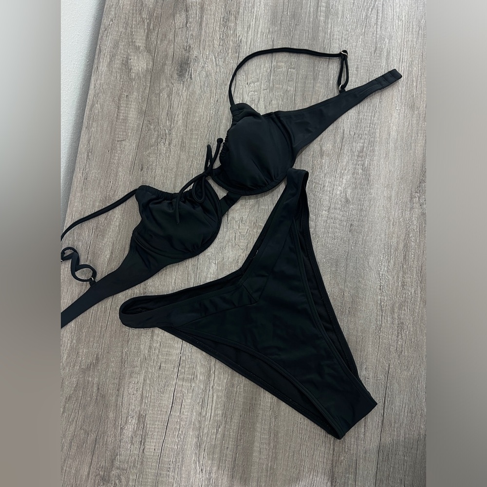Black bikini